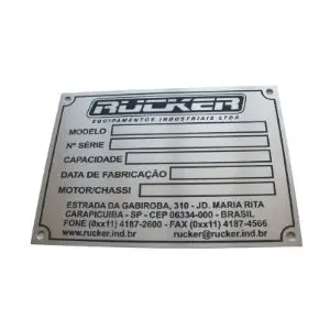 A placa de identificação ideal para seu equipamento